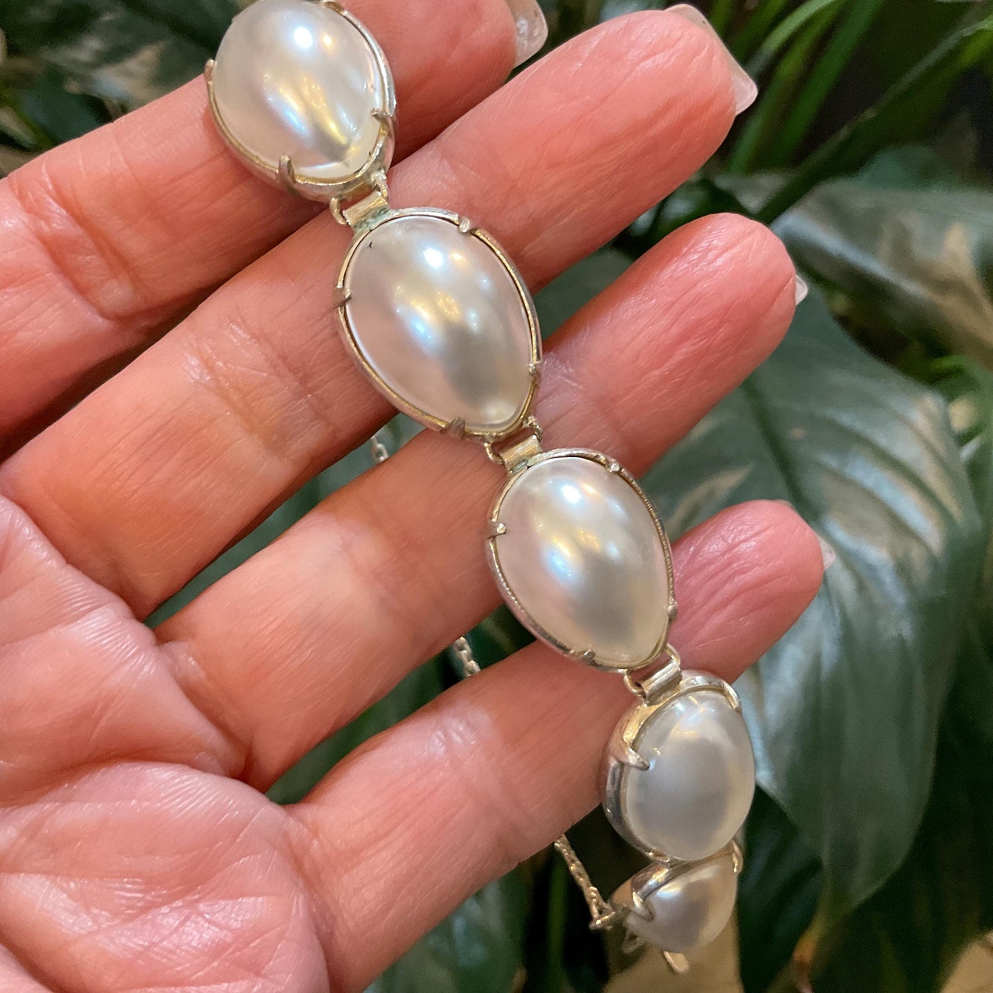 Sterling silver mane white shell pearl bracelet