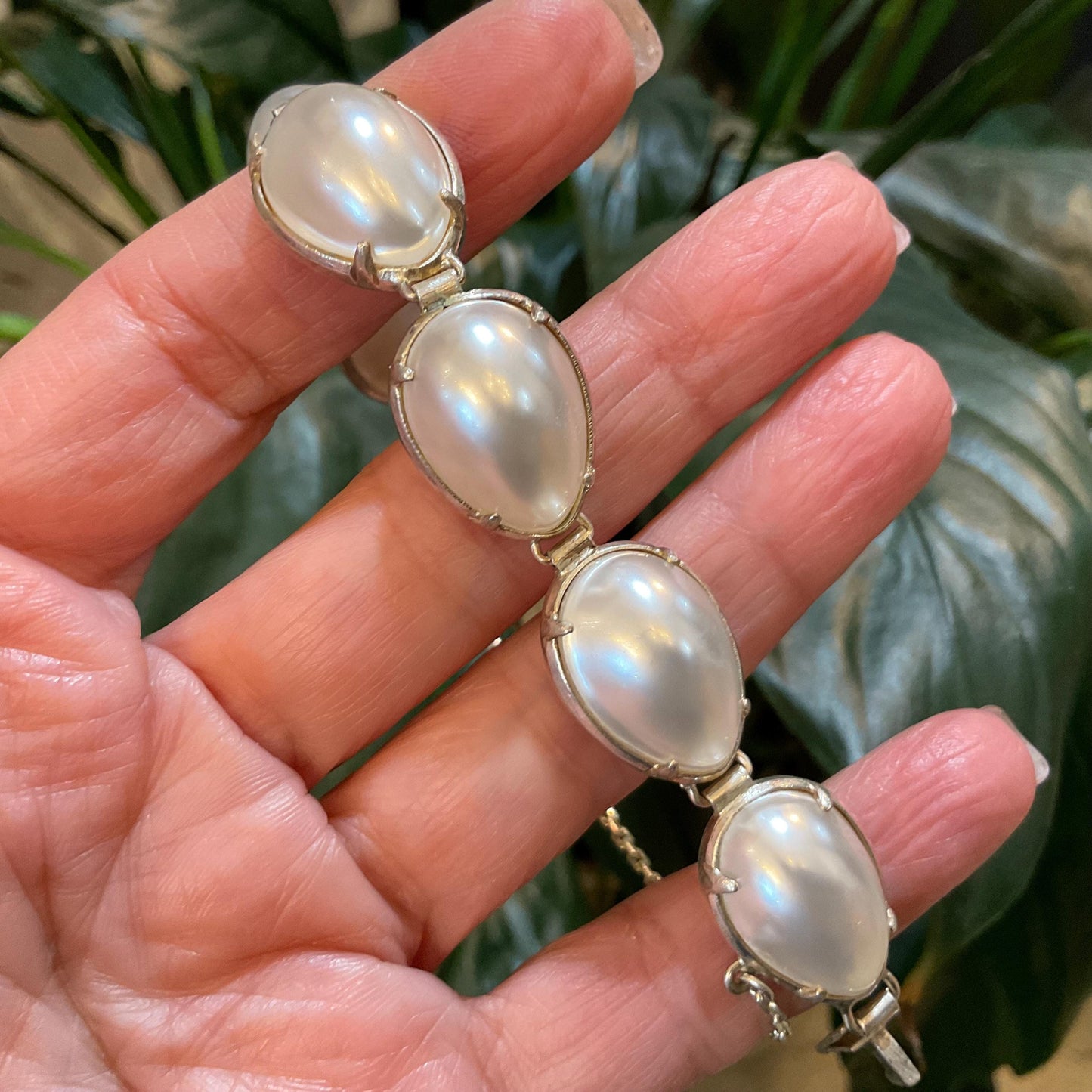 Sterling silver mane white shell pearl bracelet