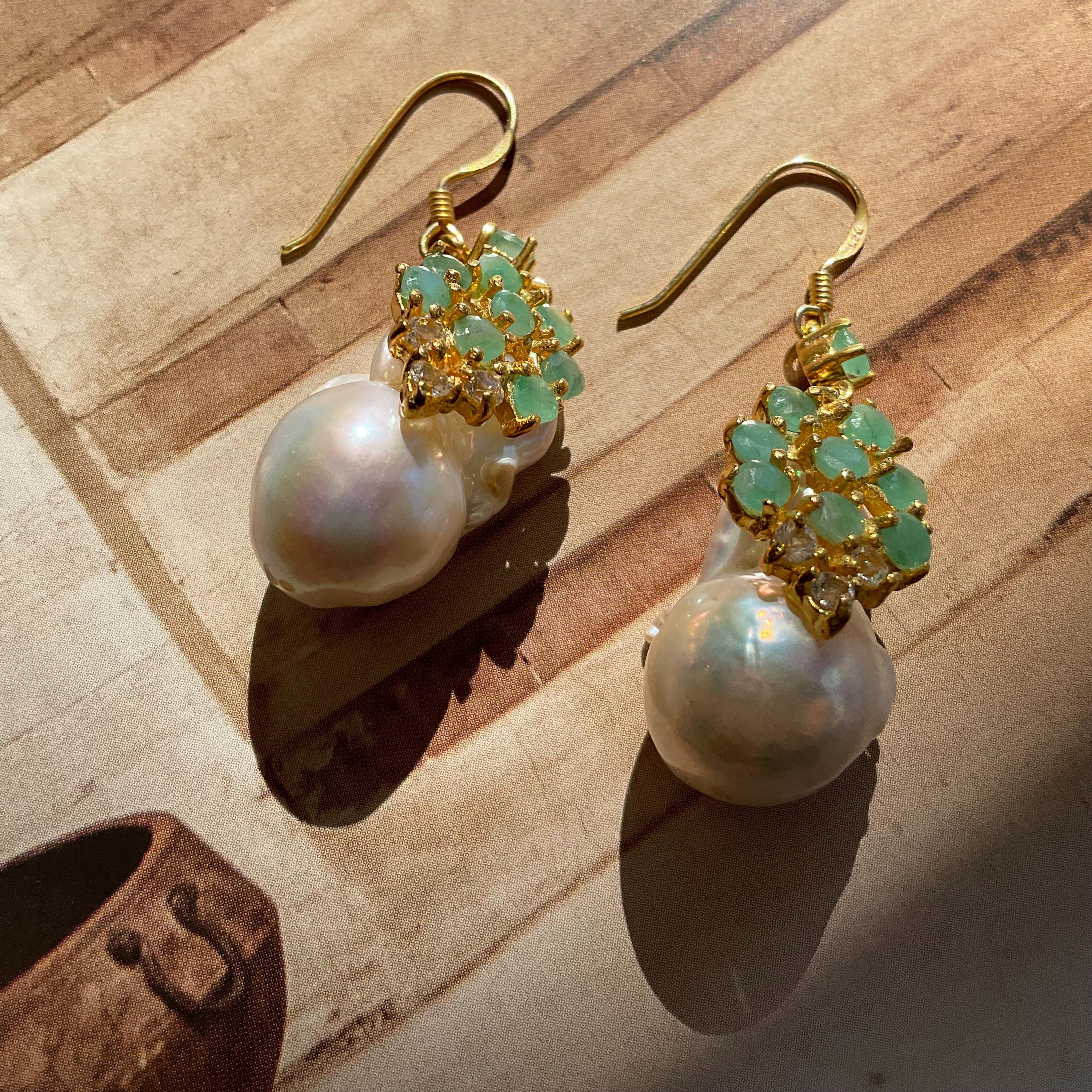 Sterling Silver natural white baroque pearl Emerald