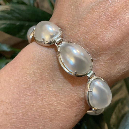 Sterling silver mane white shell pearl bracelet