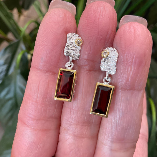 Sterling Silver  Red garnet baguette dangle Earrings