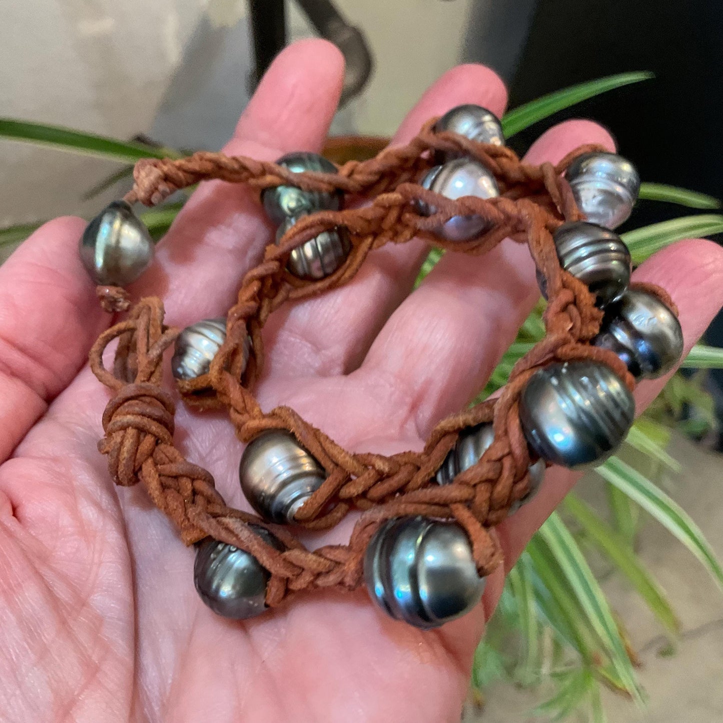 Natural Tahitian pearls black gray leather choker pearl necklace