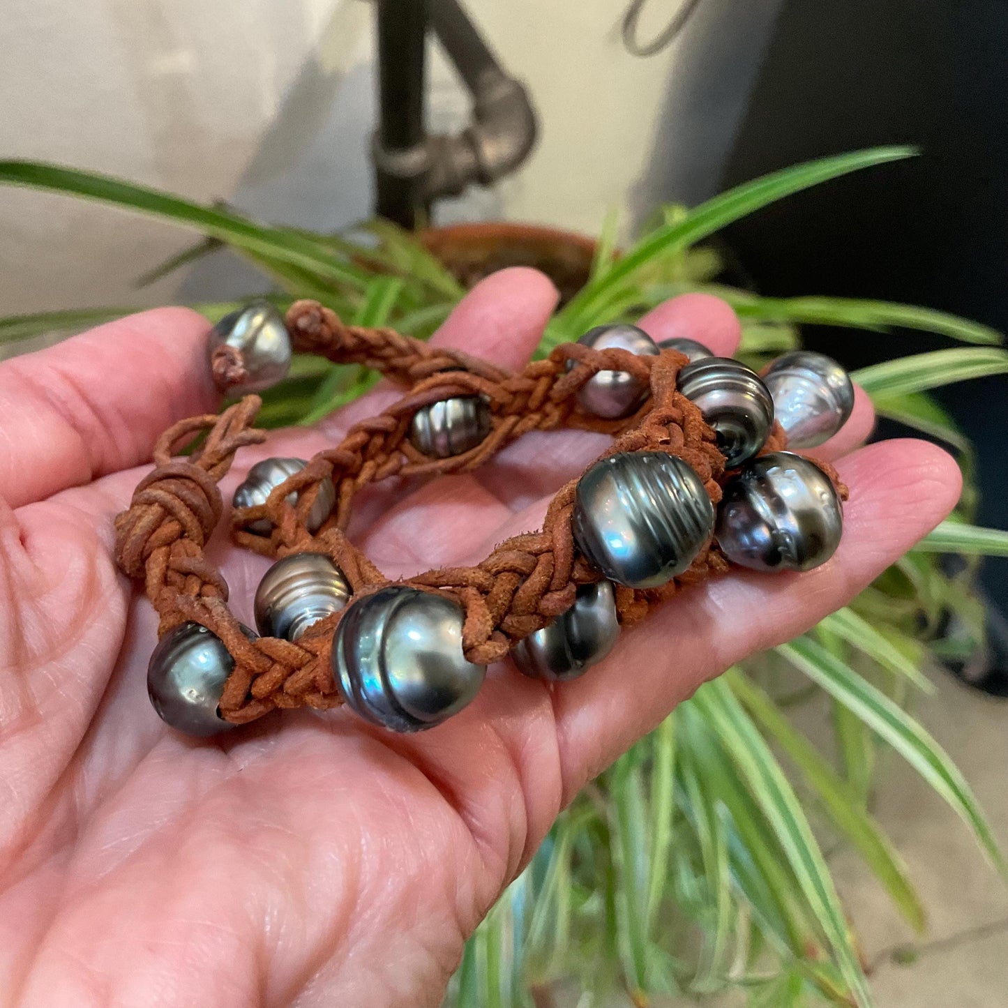 Natural Tahitian pearls black gray leather choker pearl necklace