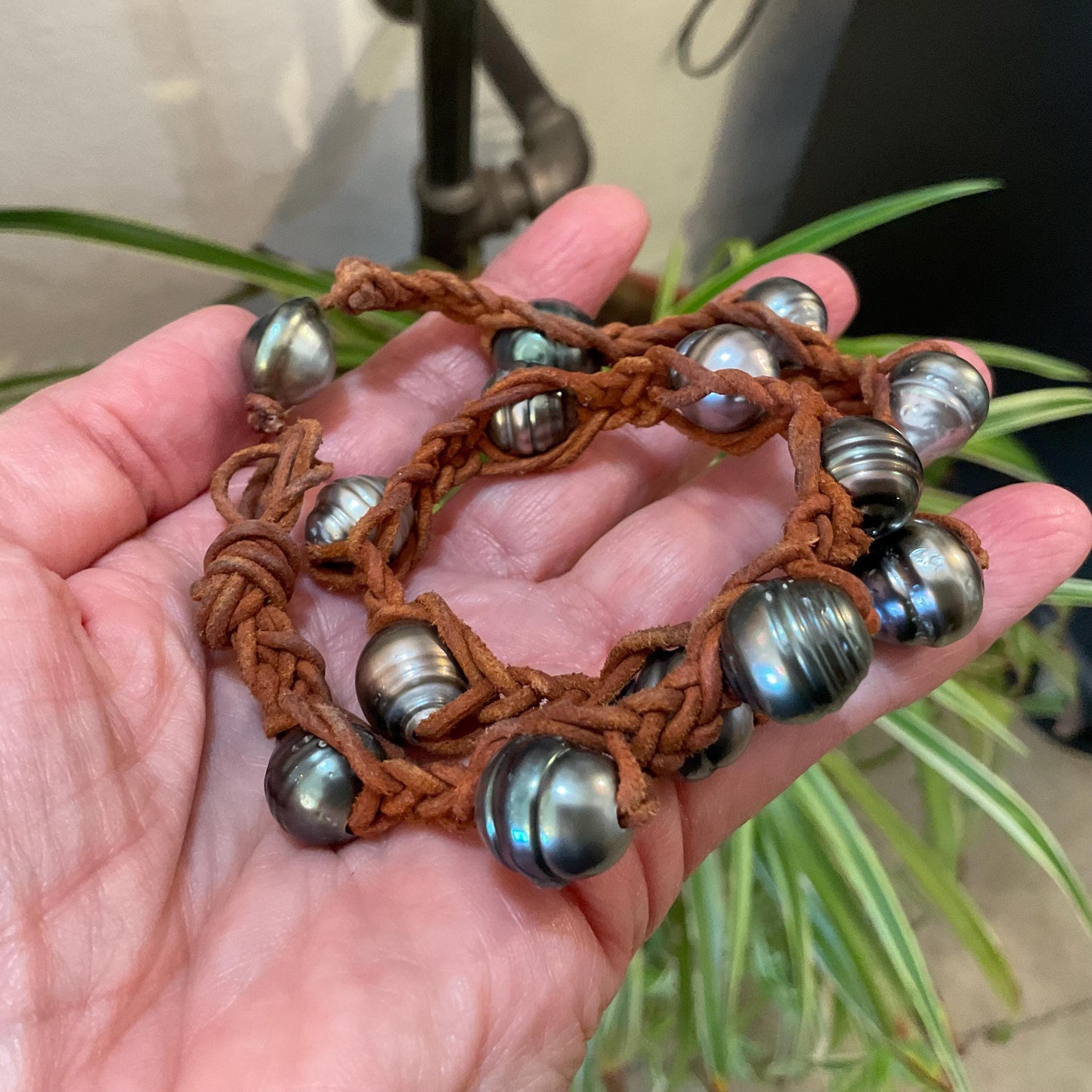 Natural Tahitian pearls black gray leather choker pearl necklace