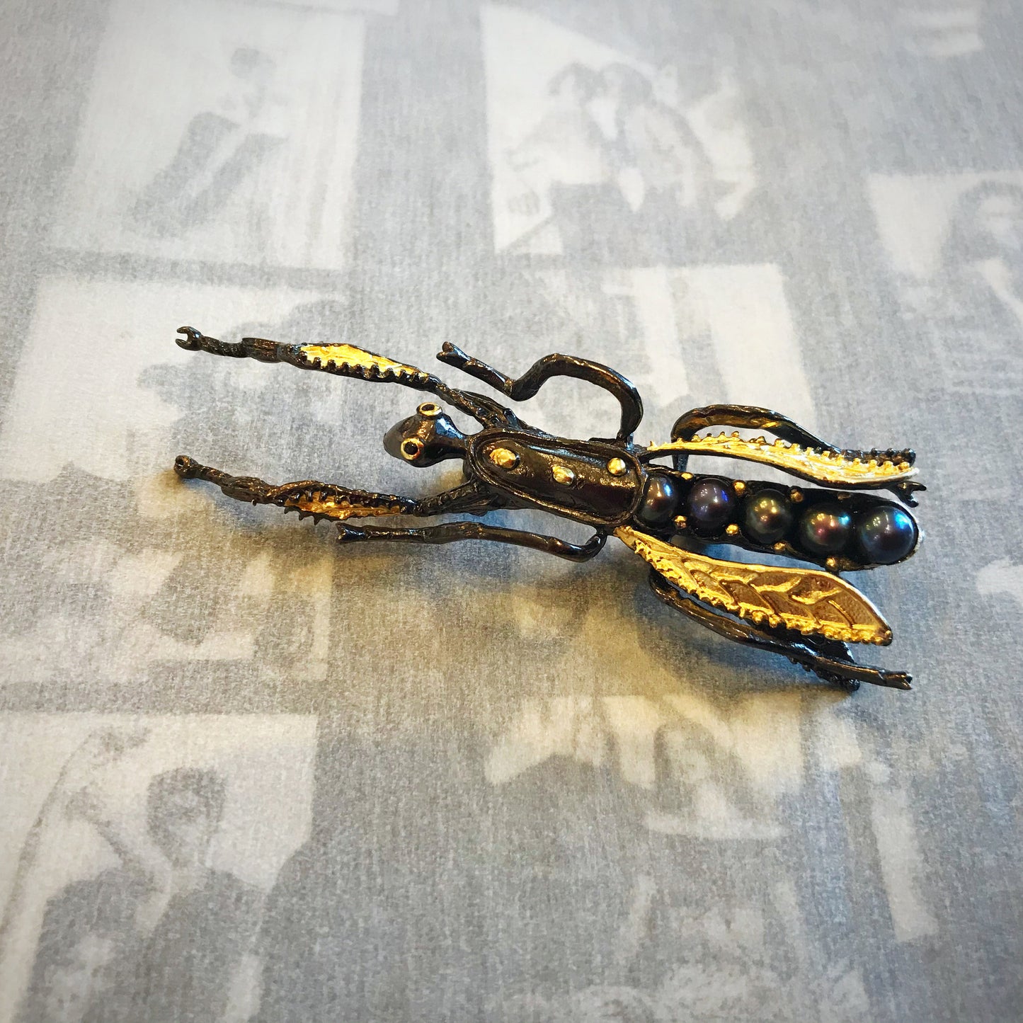 Sterling silver Black pearls praying mantis insect brooch pin